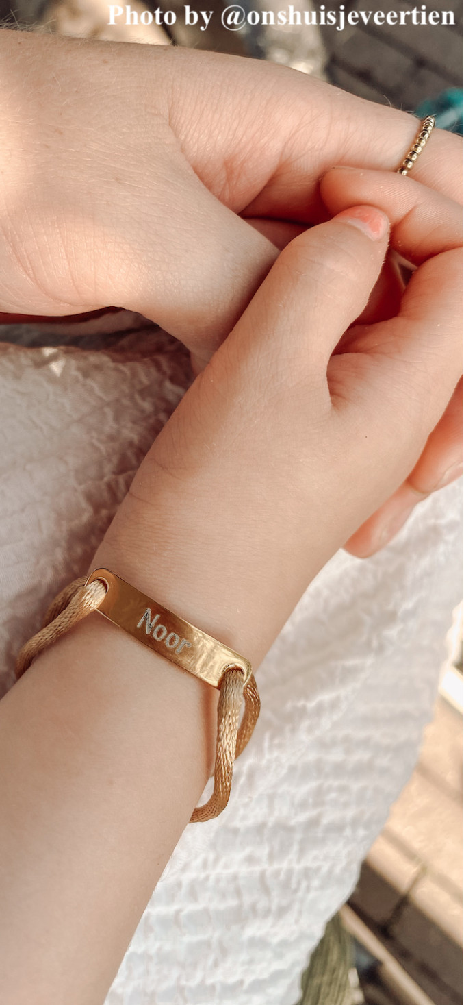 Satin initial armband kids nude goldplated 