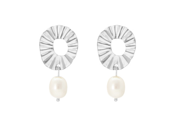 Trendy pearl earrings white