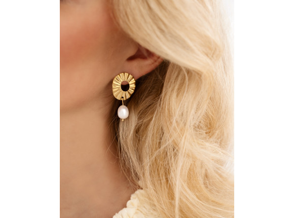 Trendy pearl earrings white goudkleurig