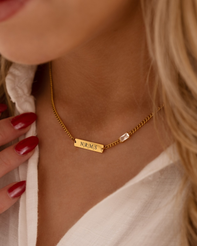 Gouden bar ketting met steentje