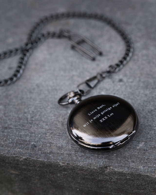 Pocket watch met gravering in de kleur zwart