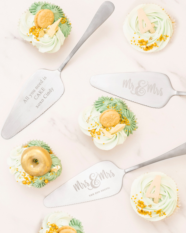 Mooie gepersonaliseerde taartscheppen met cupcakes