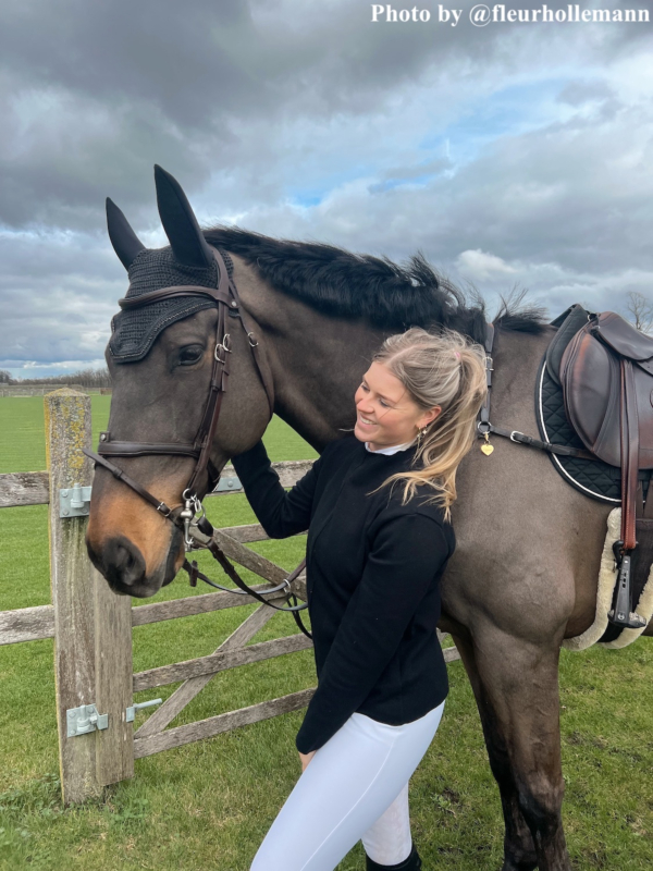 Fleur samen met haar paard