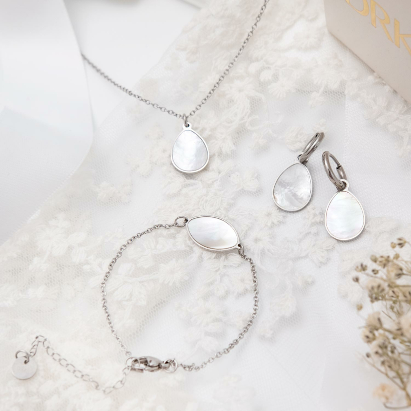 Sieraden set met druppel en parelmoer