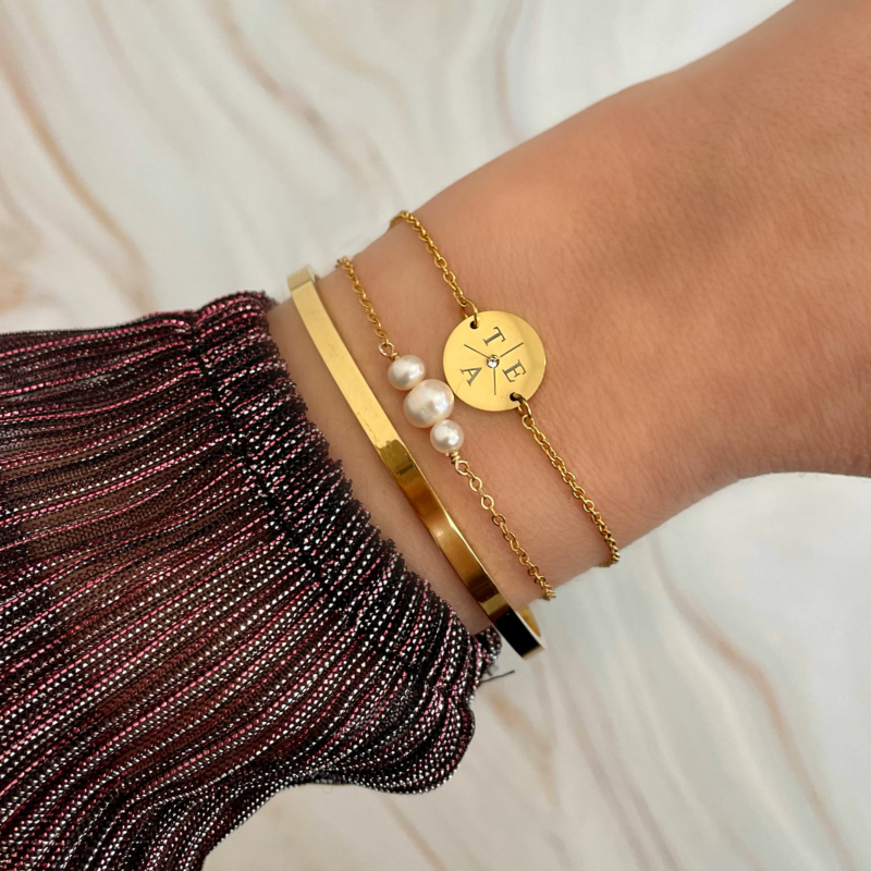 armbanden in een gouden kleur om te pols om te kopen