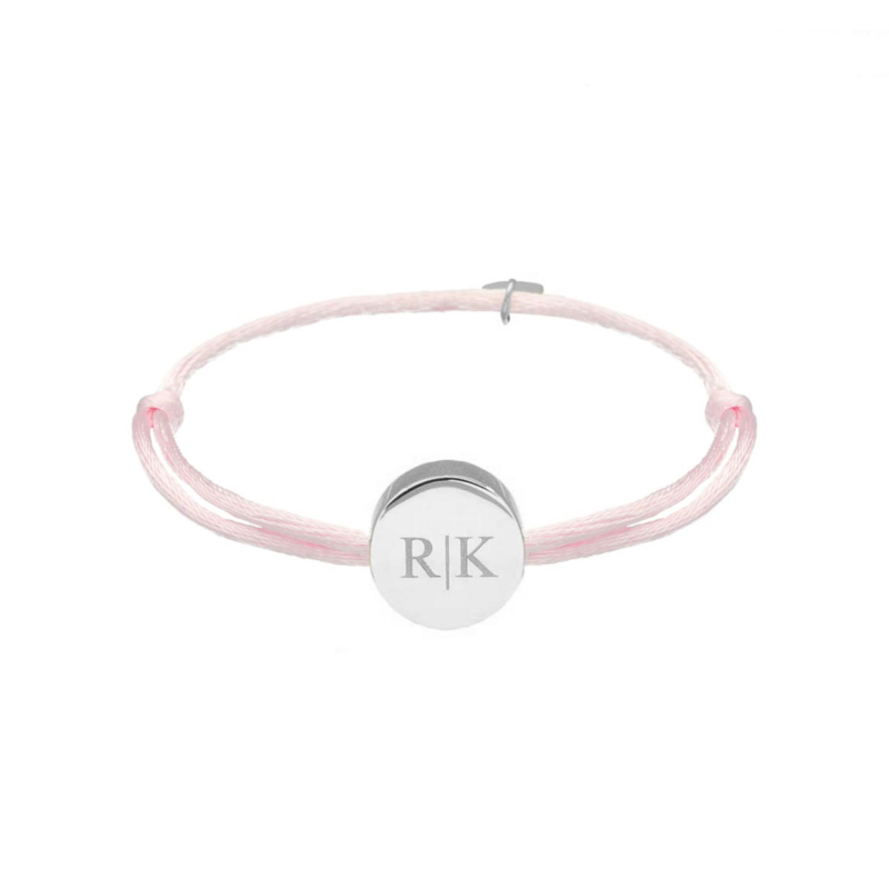 Satin round initial armband roze