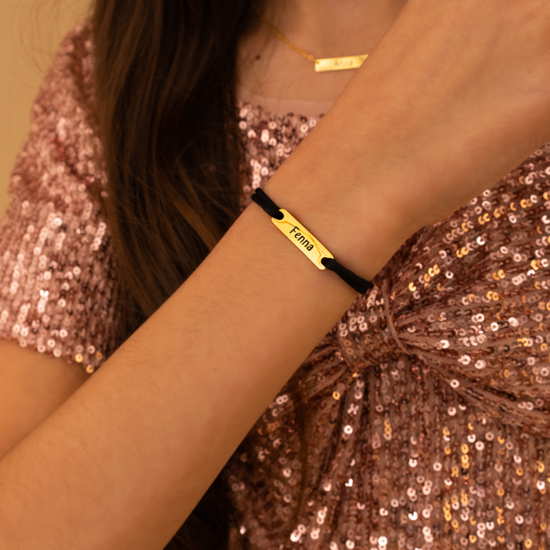 Satin initial armband kids zwart goldplated