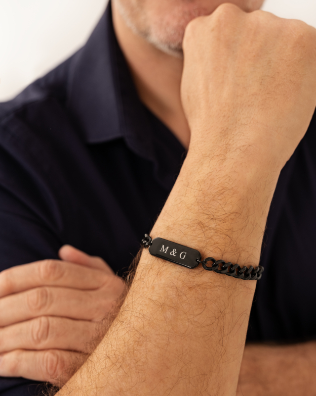 Zwarte armband voor mannen met gravering