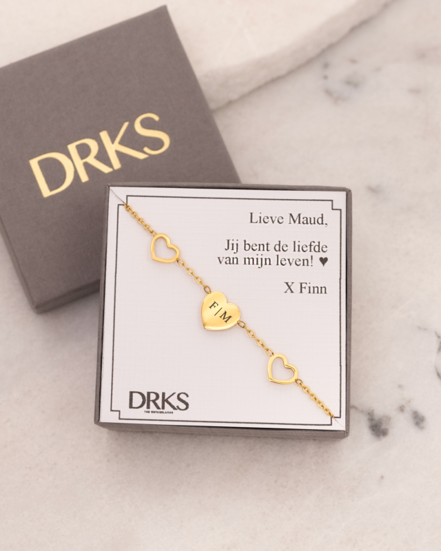 graveerbare hartjes armband goud in DRKS doosje