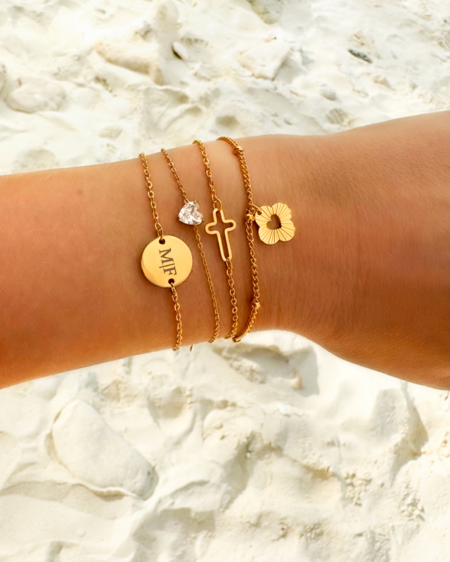 Gouden armparty op het strand