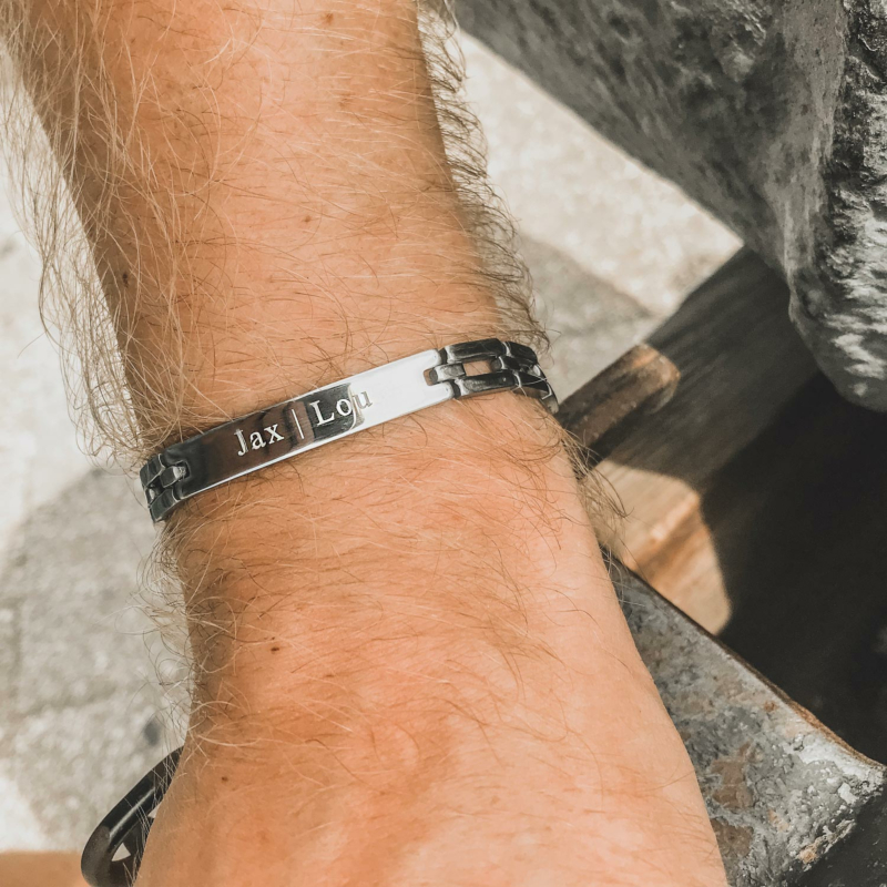 Heren armband van zilveren schakels om pols