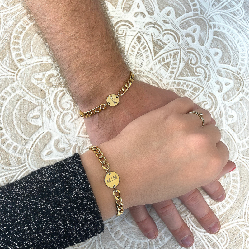 Mooie gouden couple armbanden voor een stel om te delen