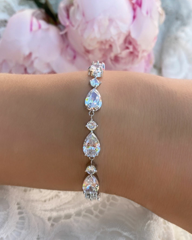 Prachtige armband met zirconia steentjes voor de bruid