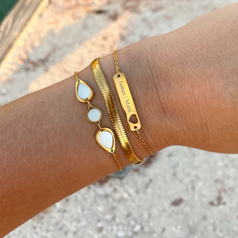 gouden armbandjes mix om pols