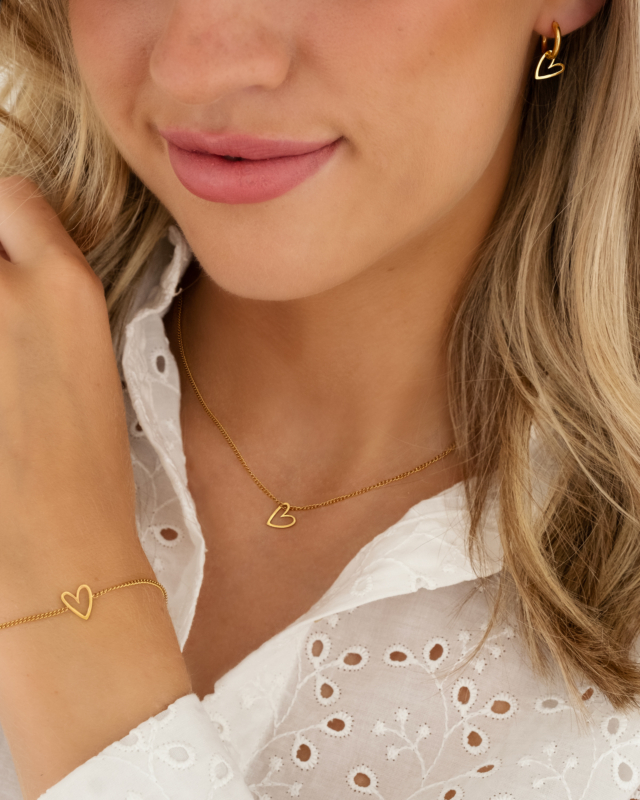 Gouden hartjes sieraden look