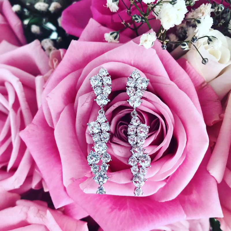 Sparkle oorbellen op rozen en bloemen