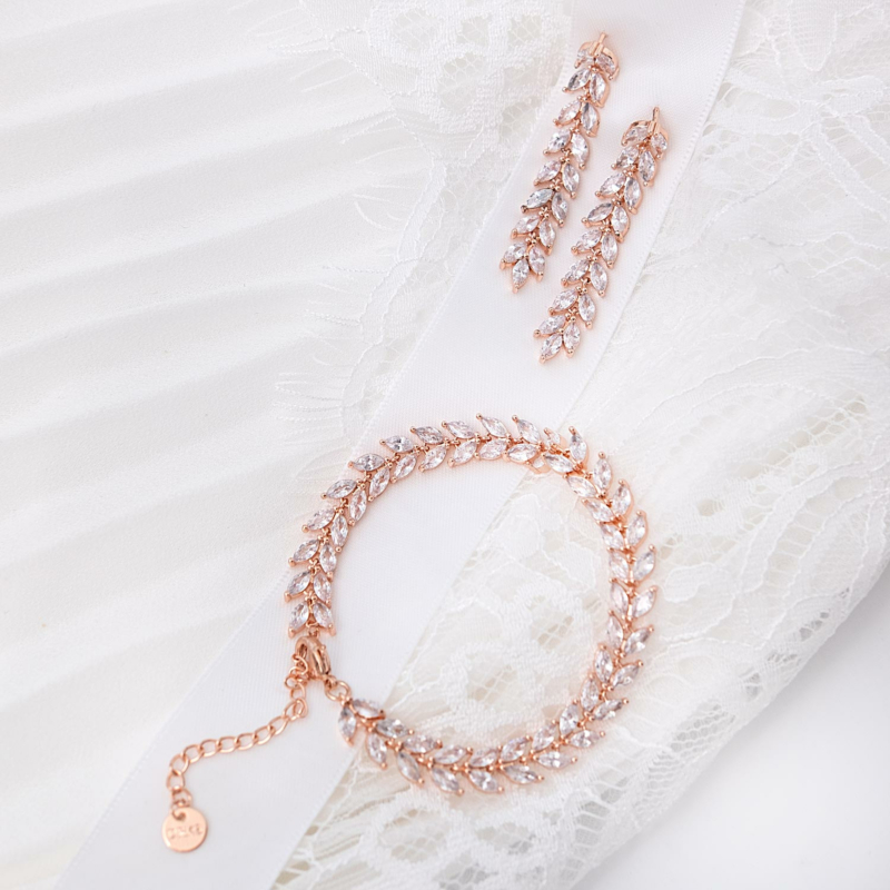 Rose gouden oorbellen uit sieraden set