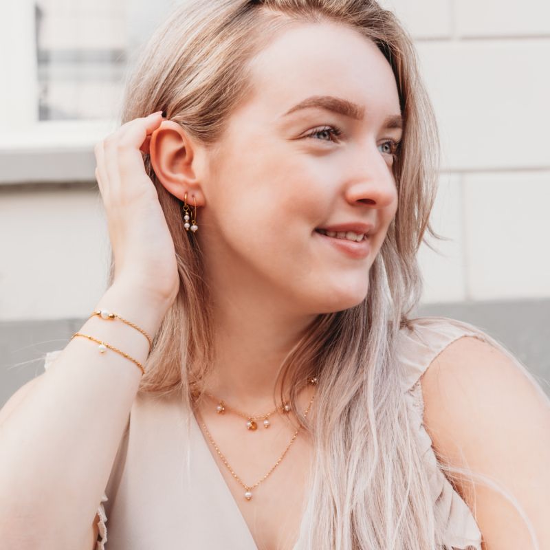 Minimalistische Ketting Met Parel Goud Kleurig