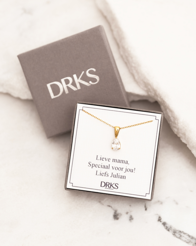 Ketting sparkle drop met tekst in sieradendoosje