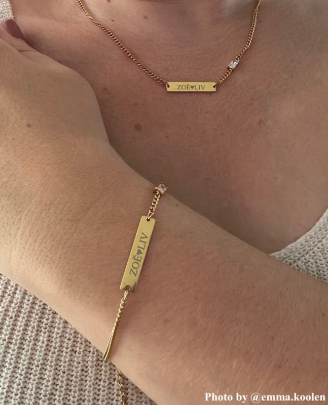 Pols met armbandje en ketting goud