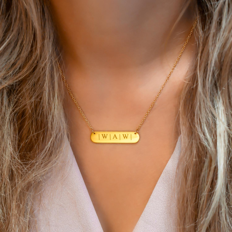 Mooie ketting met een bar voor een trendy look