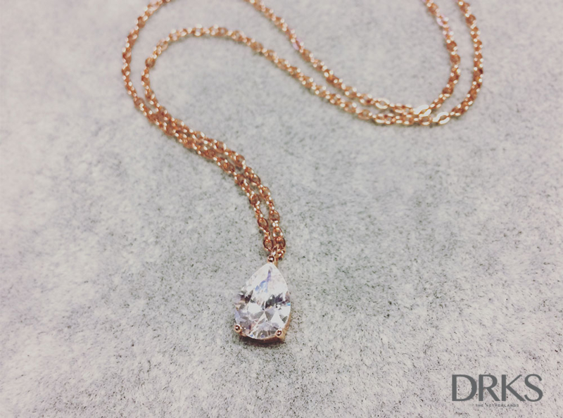 Daily Luxury Ketting V Rose Goud Kleurig