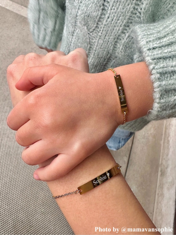 Influencer met moeder en dochter armband