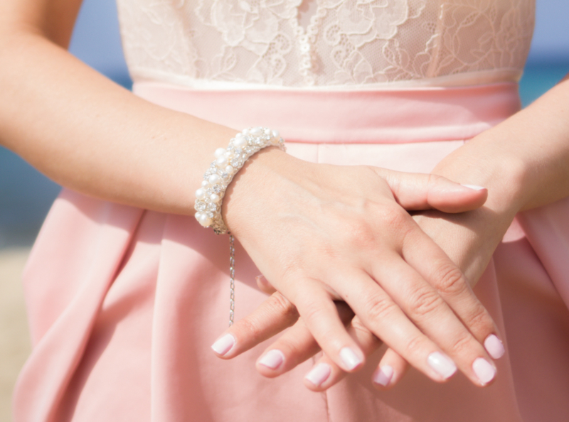 armband met roze rok