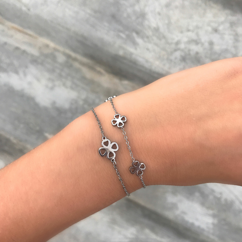 Mix van leuke armparty met klavertjes armbanden