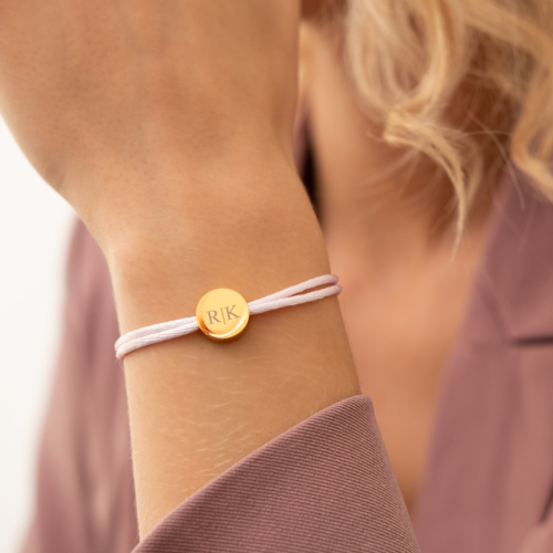 Satin round initial armband roze goldplated