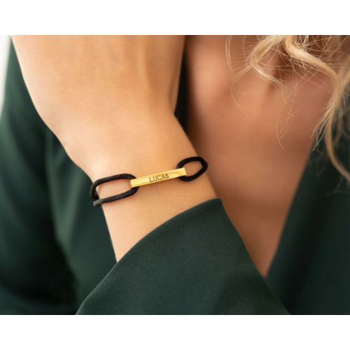 Satin bar initial armband zwart goldplated