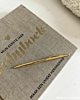 Influencer met gouden pen