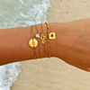 Gouden armparty bij de zee