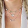 Trendy parelketting om de hals voor een complete look