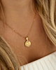 Gouden ketting met baby voor moeder