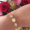 Gouden sparkle bruids armband met bloemen