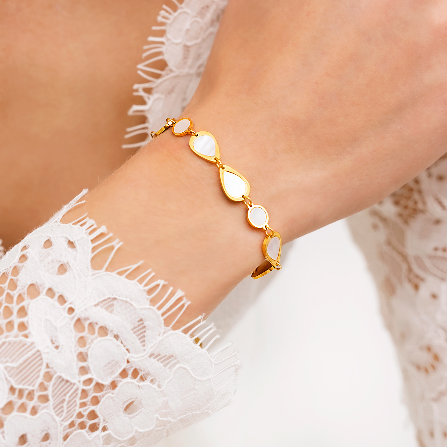 armband parelmoer goud