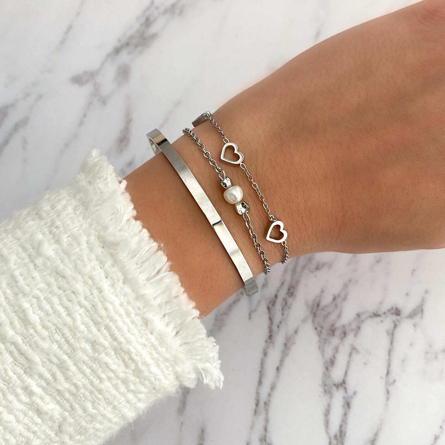 zilveren armbanden met bangle hartjes en parel